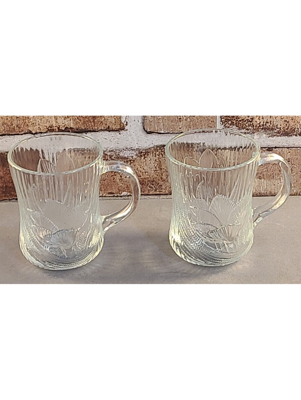Vtg 2pc Arcoroc Canterbury Crocus Embossed Glass Mugs 1980s Floral France Cups